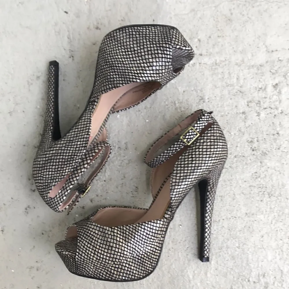 Betsy Johnson Belee platform